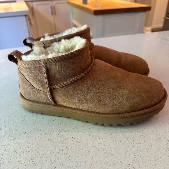 Ugg Ultra Mini Boots - Picture 1 of 5